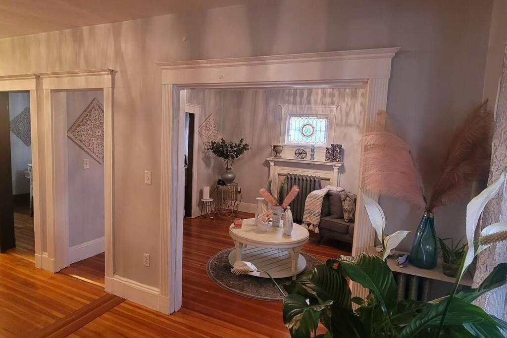 Modern Haven ,Your Stylish Retreat Boston Exterior photo